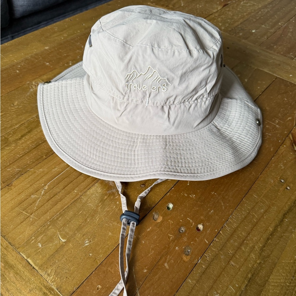 Mueller Cream Bucket Hat